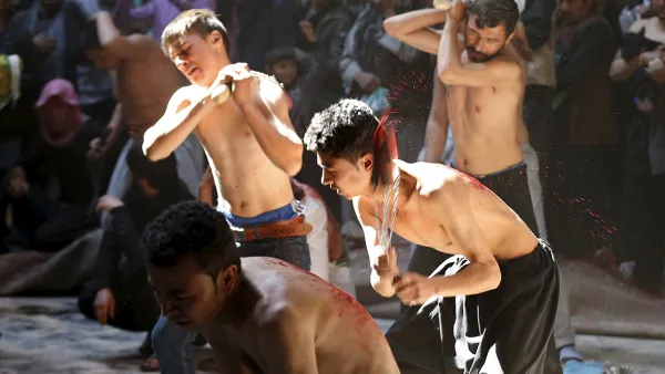 Afghan Shi'a hit themselves with chains during Ashura in Kabul (AFP/File)