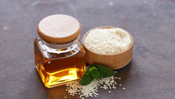 زيت السمسم يفيد في صحة القلب والأوعية الدموية


