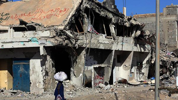 Ruined buildings in the Daesh-held city of Sirte, Libya. (AFP/Mahmud Turkia)