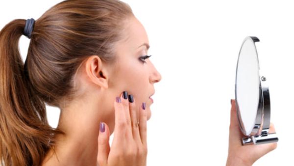 قاومي حب الشَباب بـ 7 أطعمة
