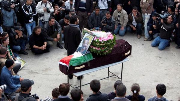 Israeli theatrical Jewish activist for Palestine is killed by his own kindred