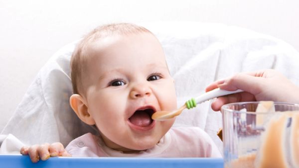 وجبات لطفلك من سن 6 أشهر وحتى عامين