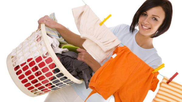  6 حلول للتخلّص من البقع المستعصية على الملابس