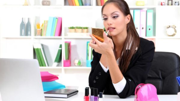 5 نصائح للحصول على مكياج ملائم لأجواء العمل