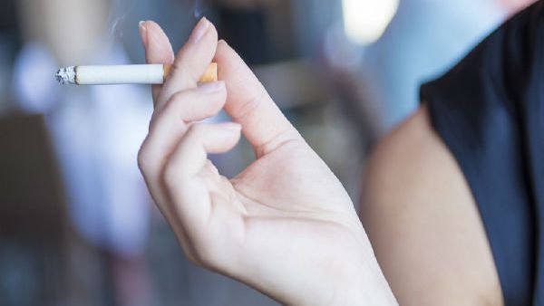 يزيد التدخين من احتمالية الاصابة بالأمراض المزمنة