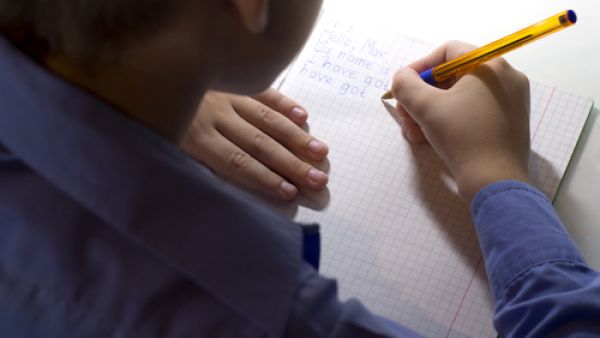 البعض يقع في الأخطاء الكتابية عدم العلم بقواعد اللغة وهو ليس مبرر للمصحيحين