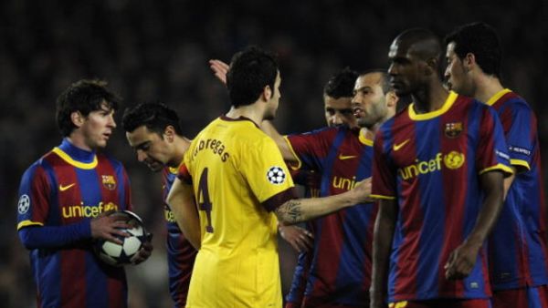 فابريغاس خلال لقاء برشلونة وآرسنال ضمن دوري الأبطال