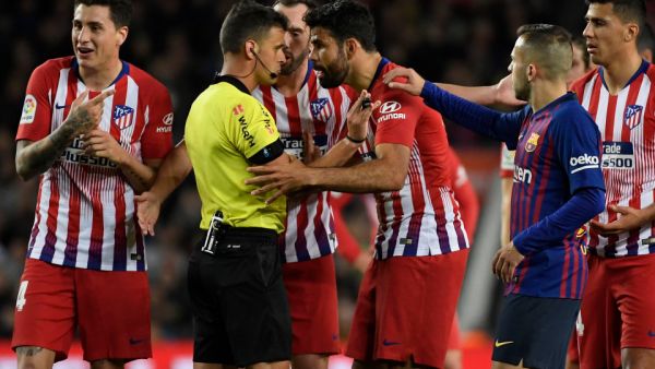 كوشتا يتحدث إلى مانزانو