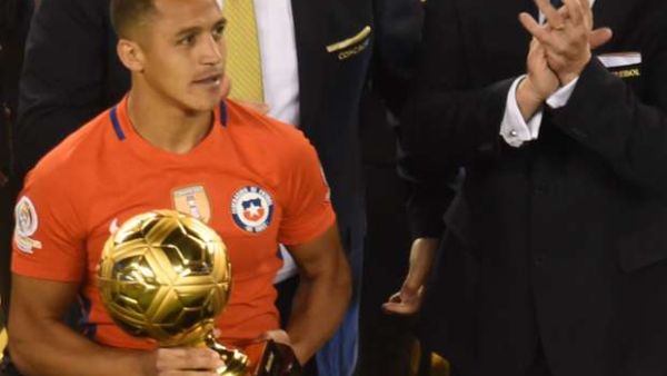 أليكسيس يفوز بجائزة أفضل لاعب في البطولة