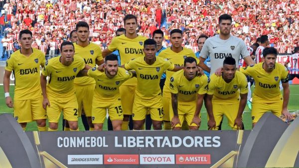 Argentina's Boca Juniors football team pose for pictures before their Copa Libertadores 2018 football match against Colombia's Junior at the Metroplitano stadium in Barranquilla, Colombia on May 02, 2018.
Luis ACOSTA / AFP