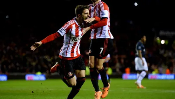 بوريني (يسار) يحتفل بهدفه رفقة زميله سيباستيان لارسون