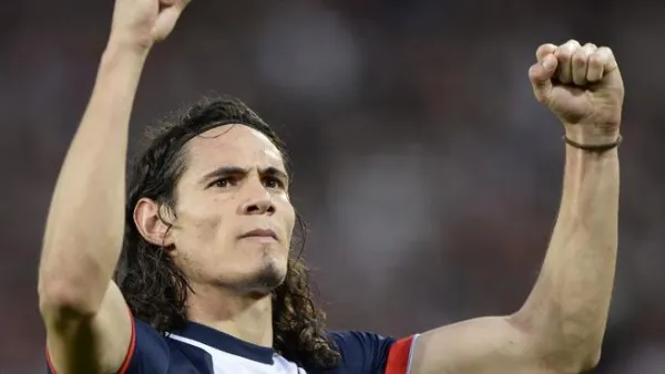 Manchester United and Chelsea target Edinson Cavani's agent is in London for talks