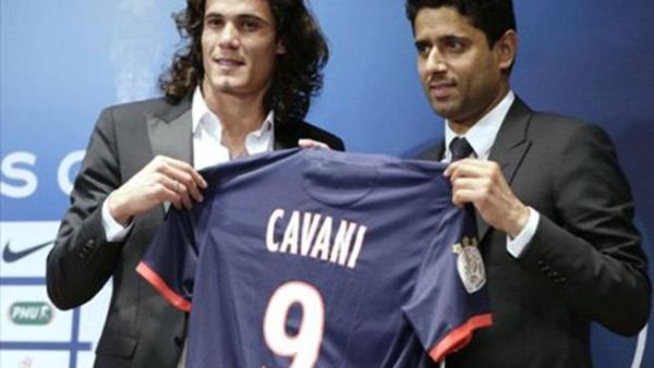 صورة أرشيفية لناصر الخليفي (يمين) رفقة إيدينسون كافاني