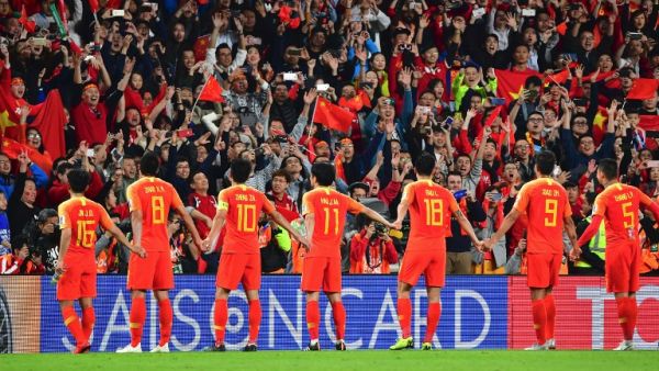  China's Asian Cup campaign is likely to mark the end of Marcello Lippi's time in charge and they beat Thailand 2-1 to reach the last eight. 