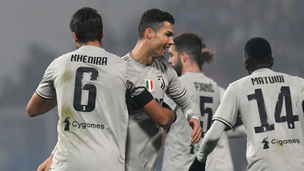 رونالدو يحتفل بهدفه مع زميله خضيرة