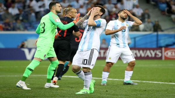 ميسي يواجه خطر الخروج المبكر من المونديال