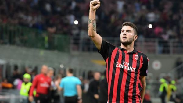 كوتروني يحتفل بهدفه