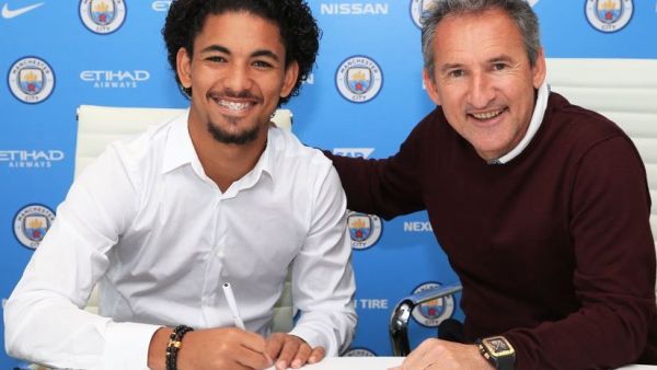 دوغلاس لويز ينتقل إلى مانشستر سيتي