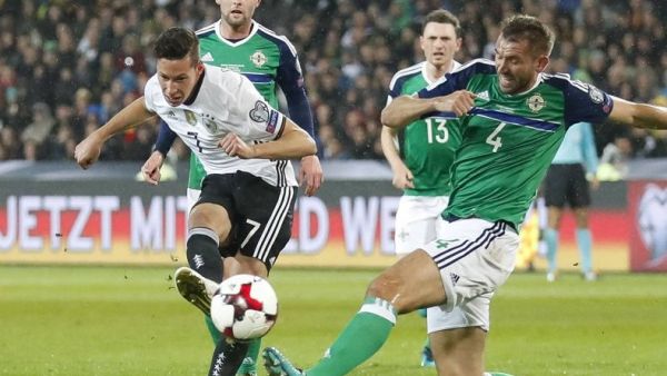 دراكسلر (يسار) يقود ألمانيا للفوز