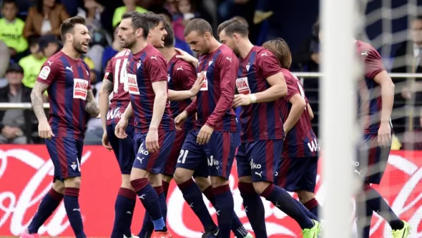 آيبار في تحدٍ صعبٍ أمام برشلونة المتصدر