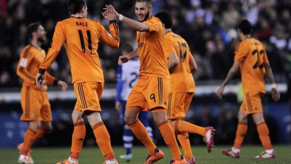 بنزيمة يحتفل رفقة غاريث بايل بهدفه