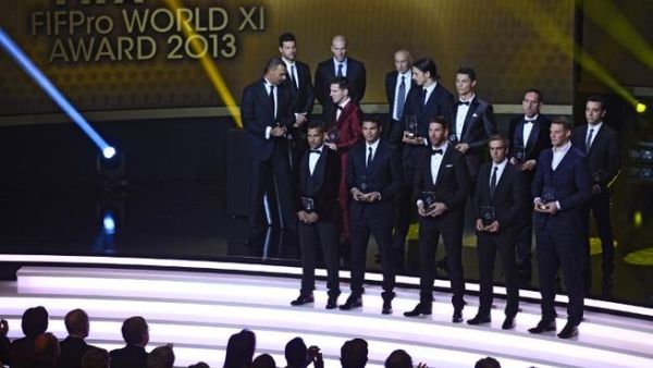 منتخب العالم لعام 2013 وينقصه إنييستا الذي لم يحضر حفل الفيفا