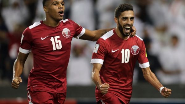 الهيدوس (يمين) يحتفل بهدفه