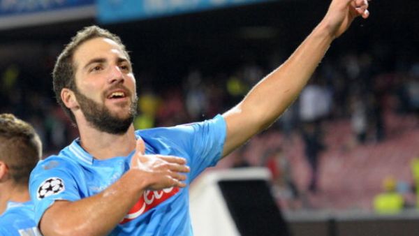 هيغواين يحيي جماهير ملعب سان باولو