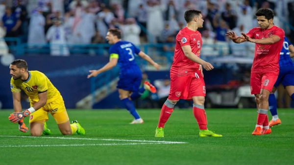 الهلال يتفوق على الدحيل
