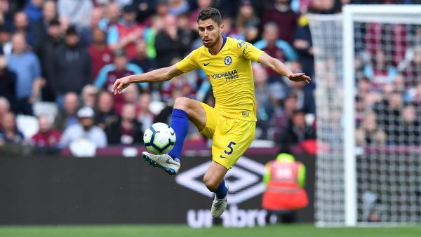 جورجينيو لاعب وسط تشيلسي يفشل في قيادة الفريق للفوز