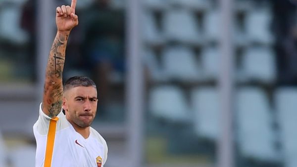 كولاروف يحتفل بهدفه