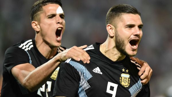 إيكاردي يحتفل بهدفه الدولي الأول