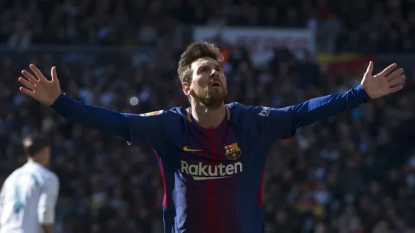 ميسي يحتفل بهدفه في شباك ريال مدريد