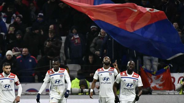 ليون يلحق بباريس سان جيرمان خسارته الأولى في الدوري الفرنسي هذا الموسم