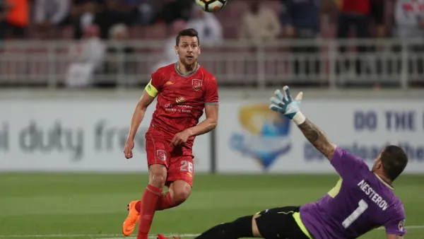 Al-Duhail's Youssef Msekni kicks the ball past Lokomotiv's goalkeeper Ignaty Nesterov during the AFC Champions League football match between Lokomotiv of Uzbekistan and al-Duhail of Qatar at the Abdullah bin khalifa stadium in Doha on March 6, 2018.
KARIM JAAFAR / AFP