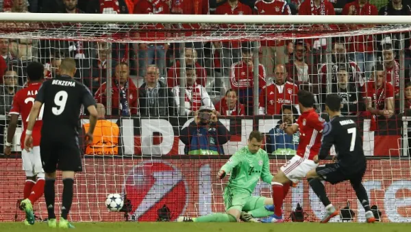 لحظة تسجيل هدف ريال مدريد الثاني