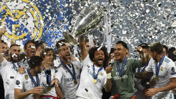 لاعبو ريال مدريد يحتفلون باللقب التاريخي