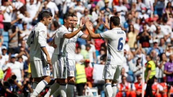 لاعبو ريال مدريد يحتفلون بهدف رونالدو