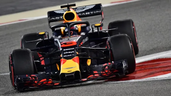 Red Bull's Australian driver Daniel Ricciardo drives during the second practice session ahead of the qualifiers for the Bahrain Formula One Grand Prix at the Sakhir circuit in Manama on April 6, 2018.
GIUSEPPE CACACE / AFP