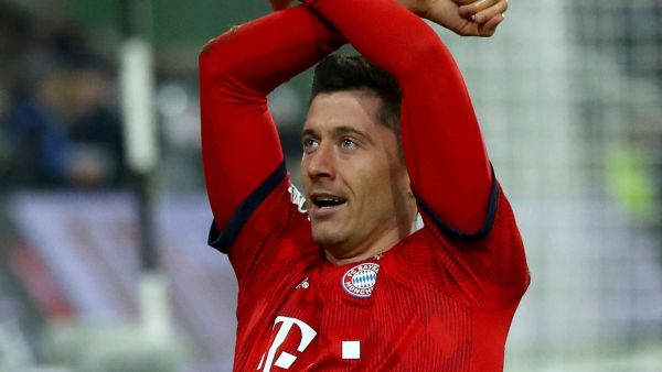 ليفاندوفسكي يلتحق بروغيتش مهاجم فرانكفورت في صدارة الهدافين وبـ 15 هدفاً لكلٍ منهما