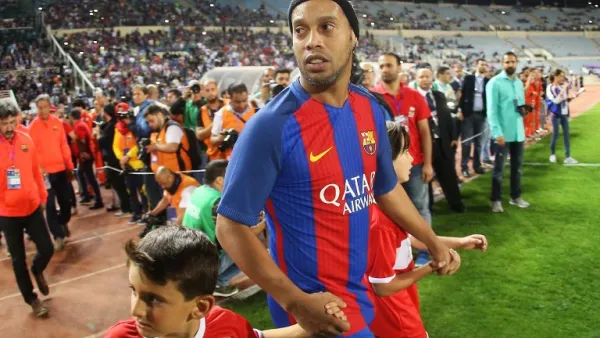رونالدينيو يقود برشلونة للفوز