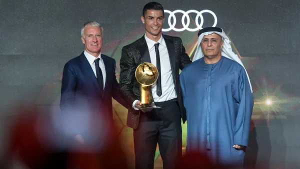 رونالدو يفوز بجائزة لاعب العام