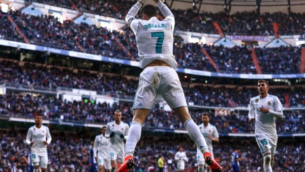 رونالدو يقود ريال مدريد لفوزٍ كاسح ويسجل رباعية