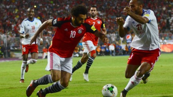 Egypt's Mohamed Salah vies for the ball against Congo's Tobias Badila during their World Cup 2018 Africa qualifying match between Egypt and Congo at the Borg el-Arab stadium in Alexandria on October 8, 2017.
TAREK ABDEL HAMID / AFP