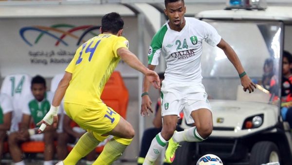Saudi's Al-Ahli midfielder Salman Al-Muwashar (R) tries to dribble past Iran's Naft Tehran defender Saeid Lotfi (L) during their AFC Champions League football match at the King Abdullah bin Abdelaziz Stadium in Jeddah, on May 27, 2015. AFP PHOTO / STR
STR / AFP
