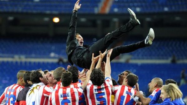 صورة أرشيفية لاحتفال سيميوني ولاعبيه