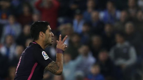 سواريز يحتفل بالهدف الأول