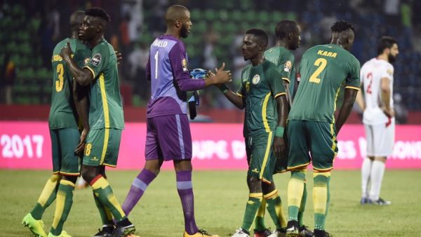 Senegal's players celebrate at the end of the 2017 Africa Cup of Nations group B football match between Tunisia and Senegal in Franceville on January 15, 2017.
KHALED DESOUKI / AFP