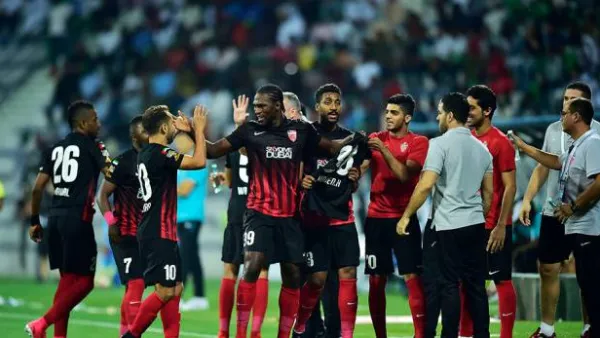 الأهلي يظفر باللقب