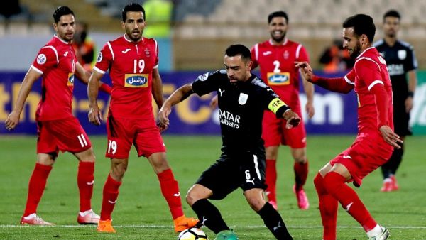 تشافي هيرنانديز نجم وقائد السد خلال المباراة
